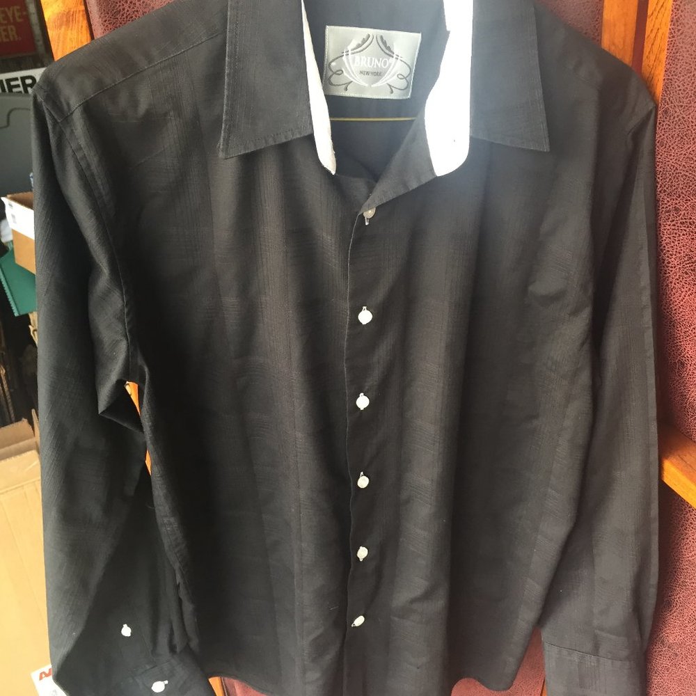 Black waffle pattern dress shirt. L